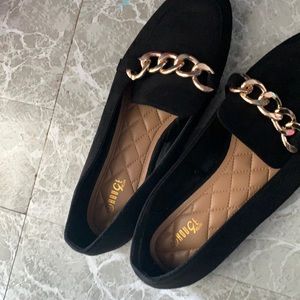 Women’s flats